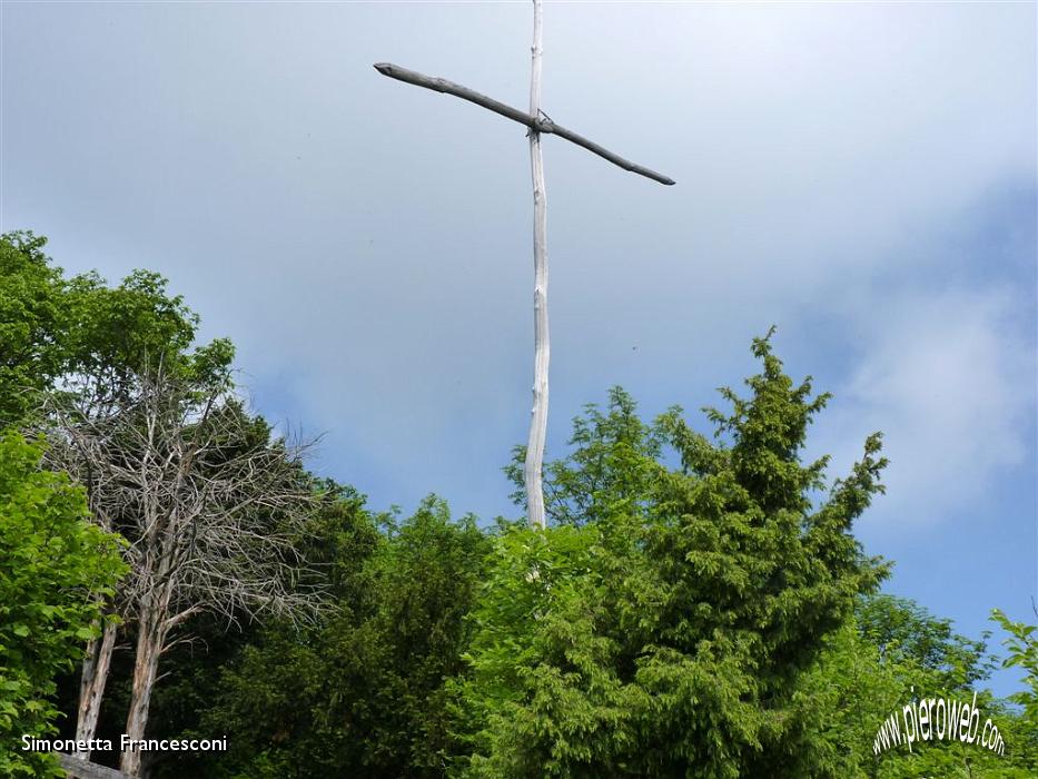 12 Croce lignea sul monte Boario.JPG